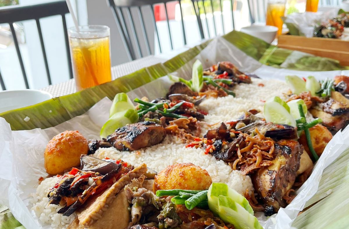 Promo Makan Enak Palembang, Liwetan Berempat  di THE 1O1 Palembang Rajawali Hanya Rp275 Ribu