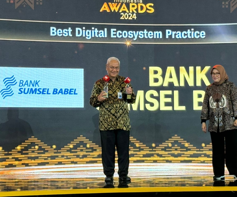 Bank Sumsel Babel Raih 2 Penghargaan di CNN Indonesia Awards 2024