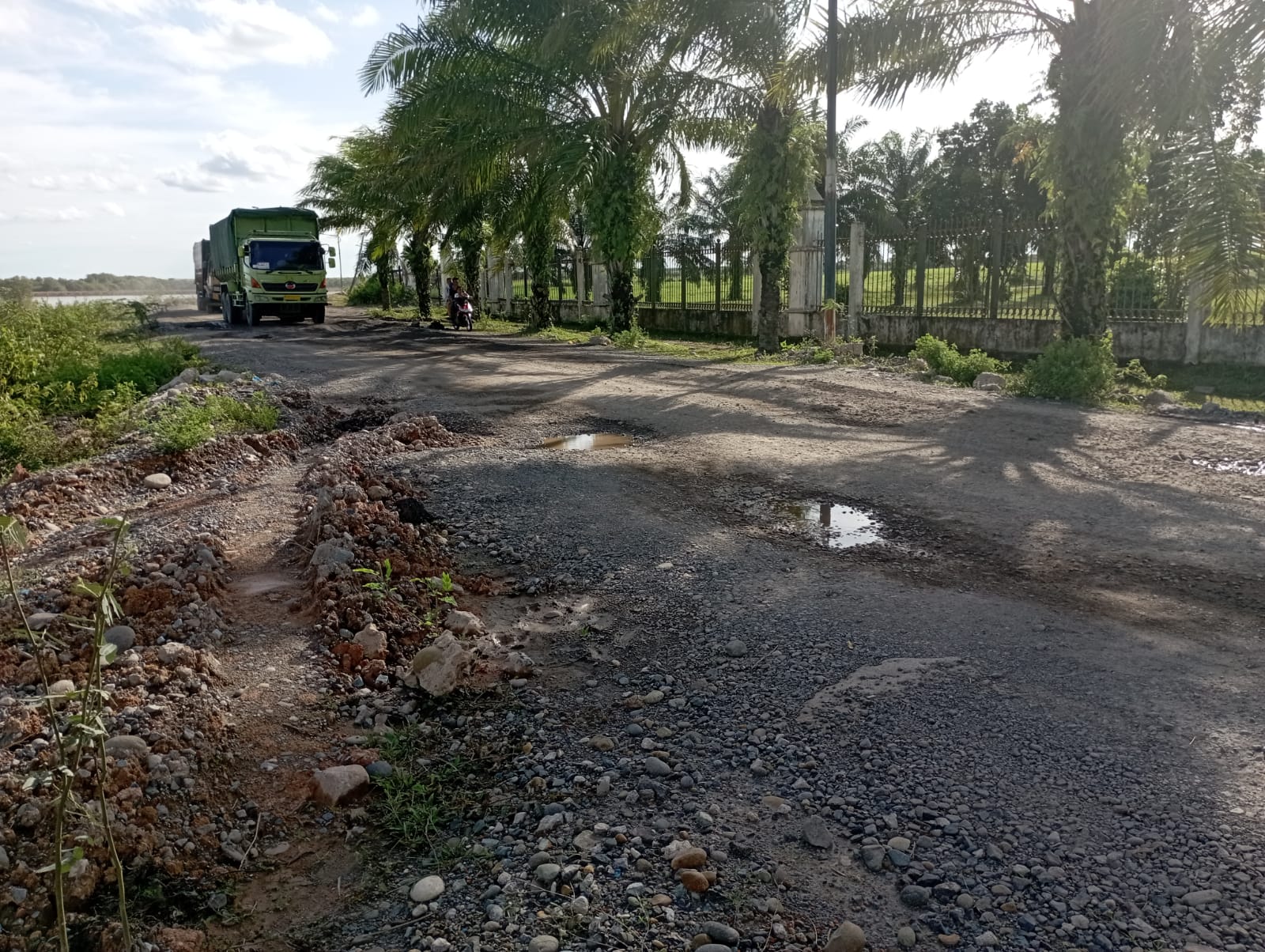 Jalan Rusak Sejak ada Tol, Warga Takut Rawan Kecelakaan, Minta HK Perbaiki