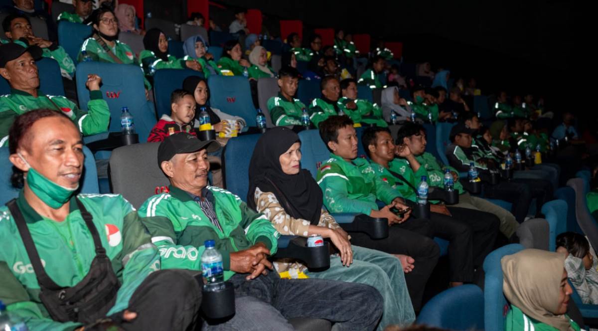 Ratusan Mitra Pengemudi Grab di Palembang Nobar Film Srimulat