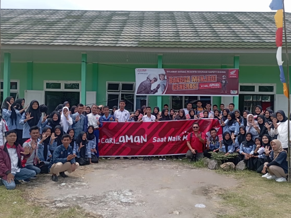 90 Pelajar dan Guru Ikuti Edukasi Safety Riding Astra Motor Sumsel di SMK Negeri 1 Penukal PALI 