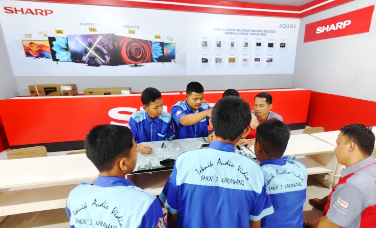 Sharp Bangun SDM Masa Depan Melalui Program Sharp Class
