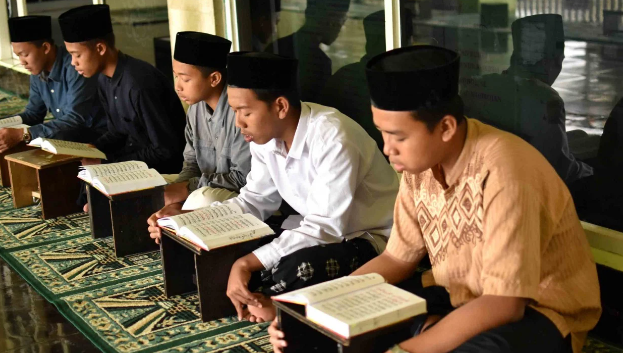 Amalan Terbaik di 10 Hari Terakhir Bulan Ramadhan dan Keutamaannya