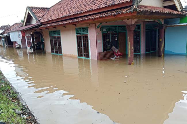 Banjir Kepung Pangkalan Balai, Akibat Proyek Tol Timbun Anak Sungai 