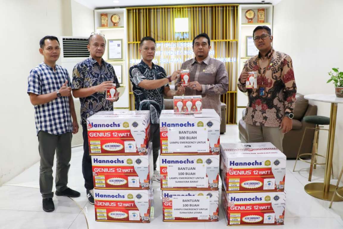 PLN UID S2JB Kirim Bantuan 500 Lampu Emergency untuk Warga Terdampak Banjir Longsor di Aceh, Sumut, Sumbar 