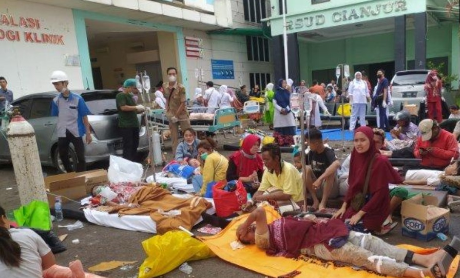 Korban Gempa Cianjur Padati RSUD SAYANG Hingga ke Halaman 