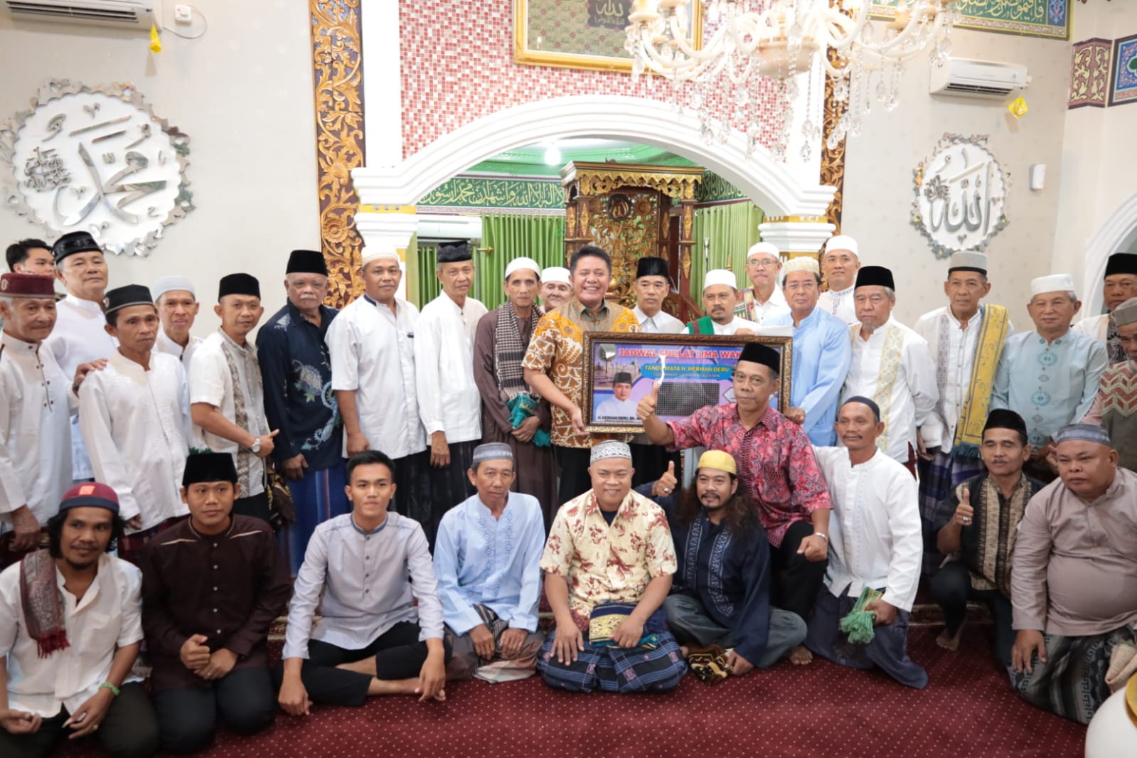 Setelah 43 Tahun, Ada Gubernur yang Sholat di Masjid Nurul Hidayah 