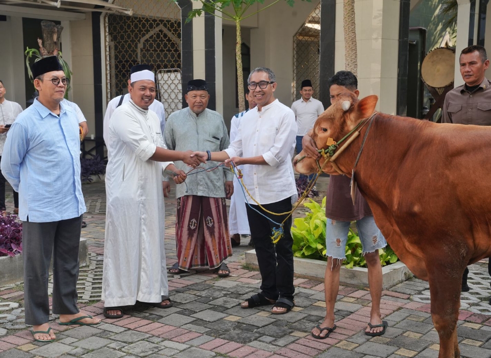 Berbagi Berkah dan Kebahagiaan Idul Adha, PGN Group Bagikan 955 Hewan Kurban untuk Masyarakat, Ini Rinciannya