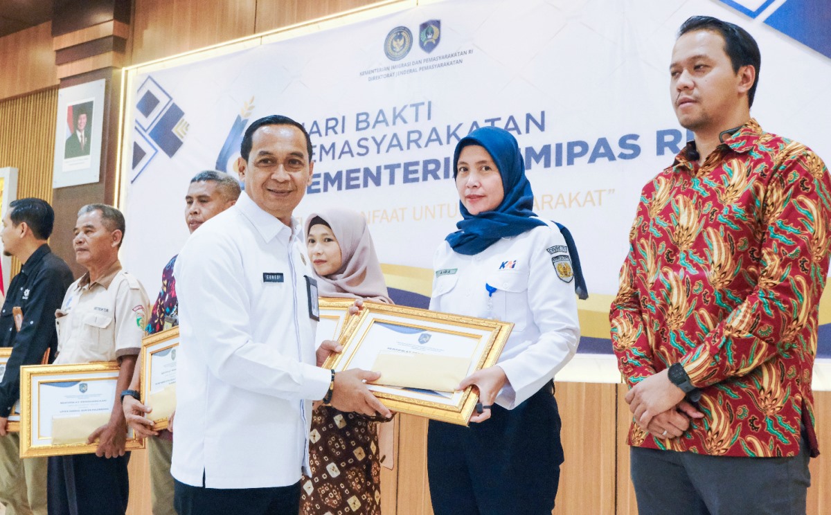 KAI Divre III Palembang Terima Penghargaan dari Kementerian Imigrasi dan Pemasyarakatan 