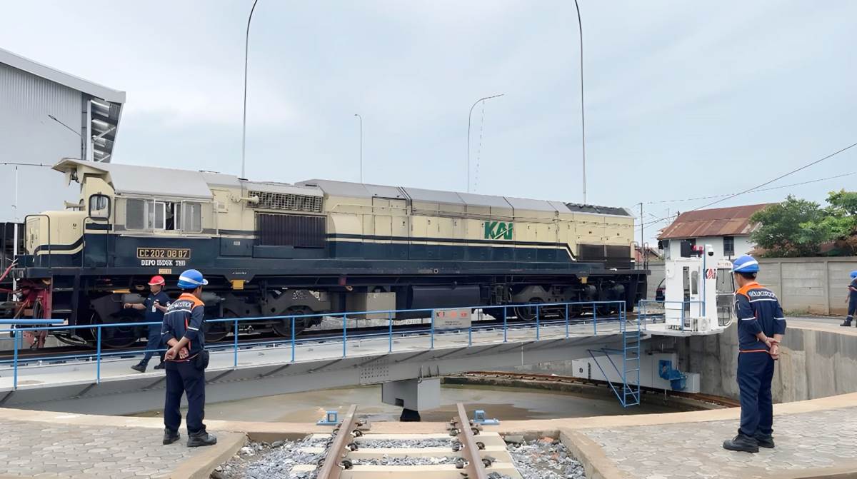 Mengenal Jalur Putar, Mudahkan Jarak Pandang Masinis Untuk Keamanan Perjalanan Kereta Api Divre III Palembang
