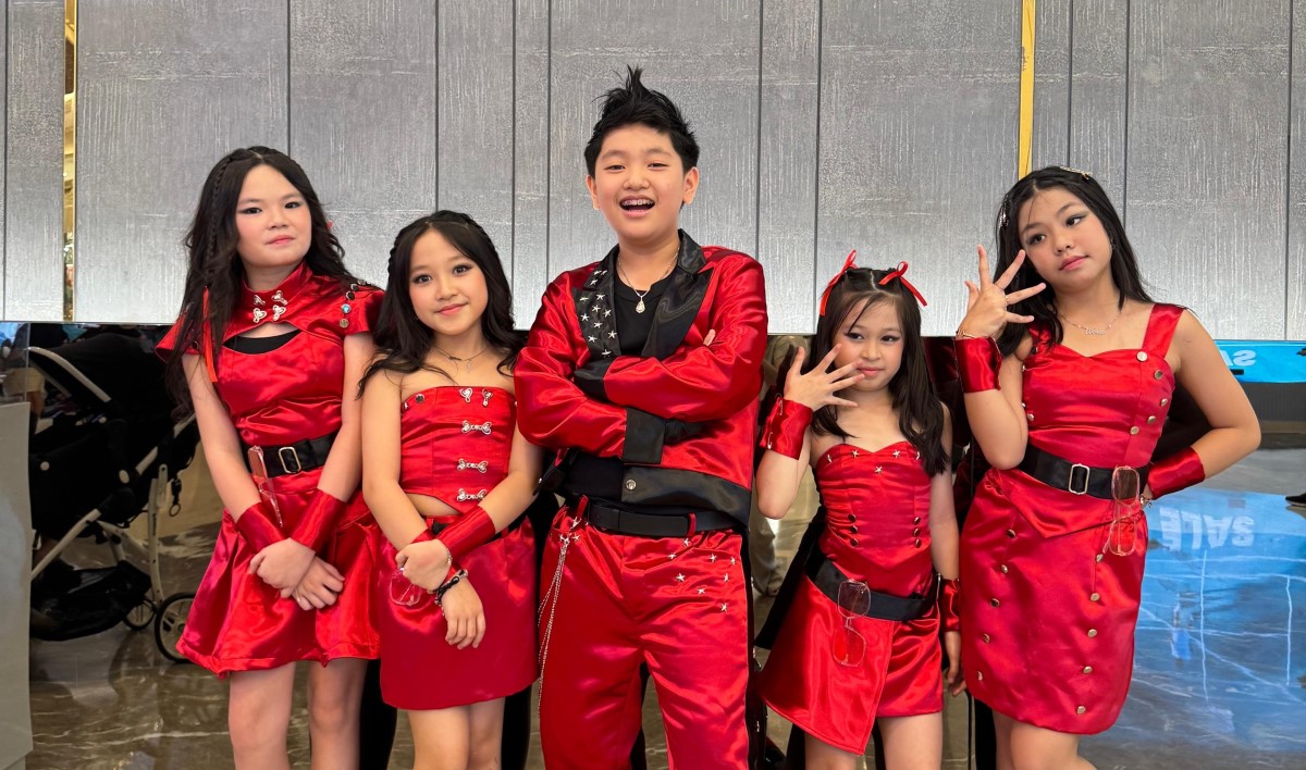 Sanrio Richie dan Scarlet Tampil Memukau di Acara Unjuk Bakat SIS Palembang