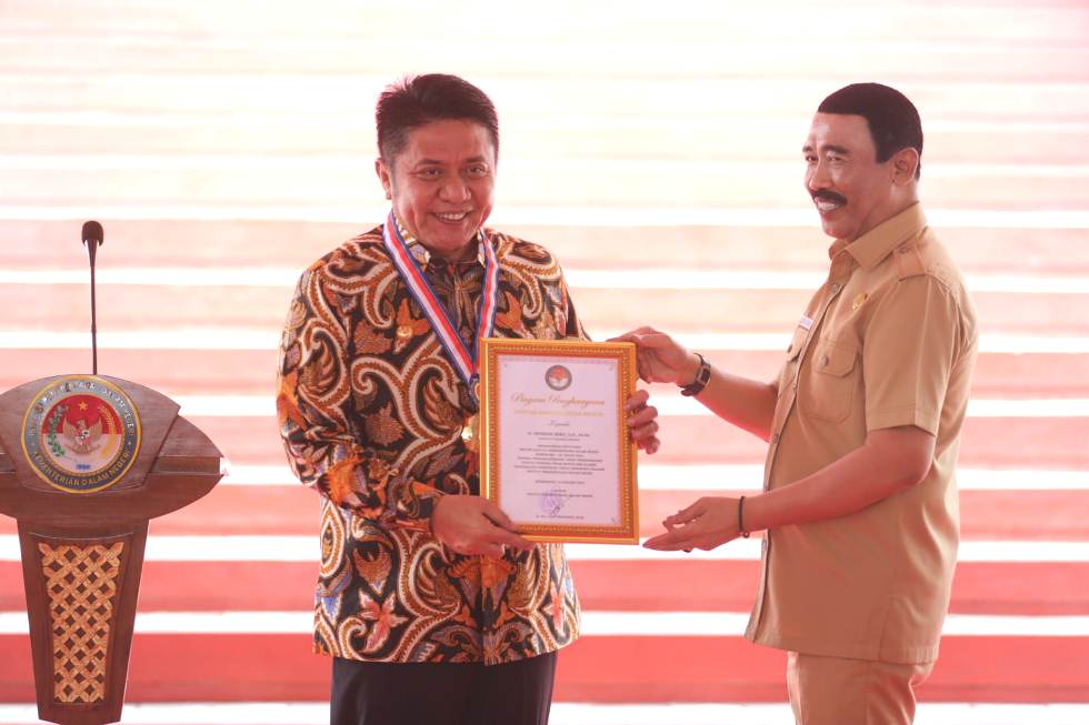Herman Deru Terima Anugerah Kartika Pamong Praja Madya IPDN