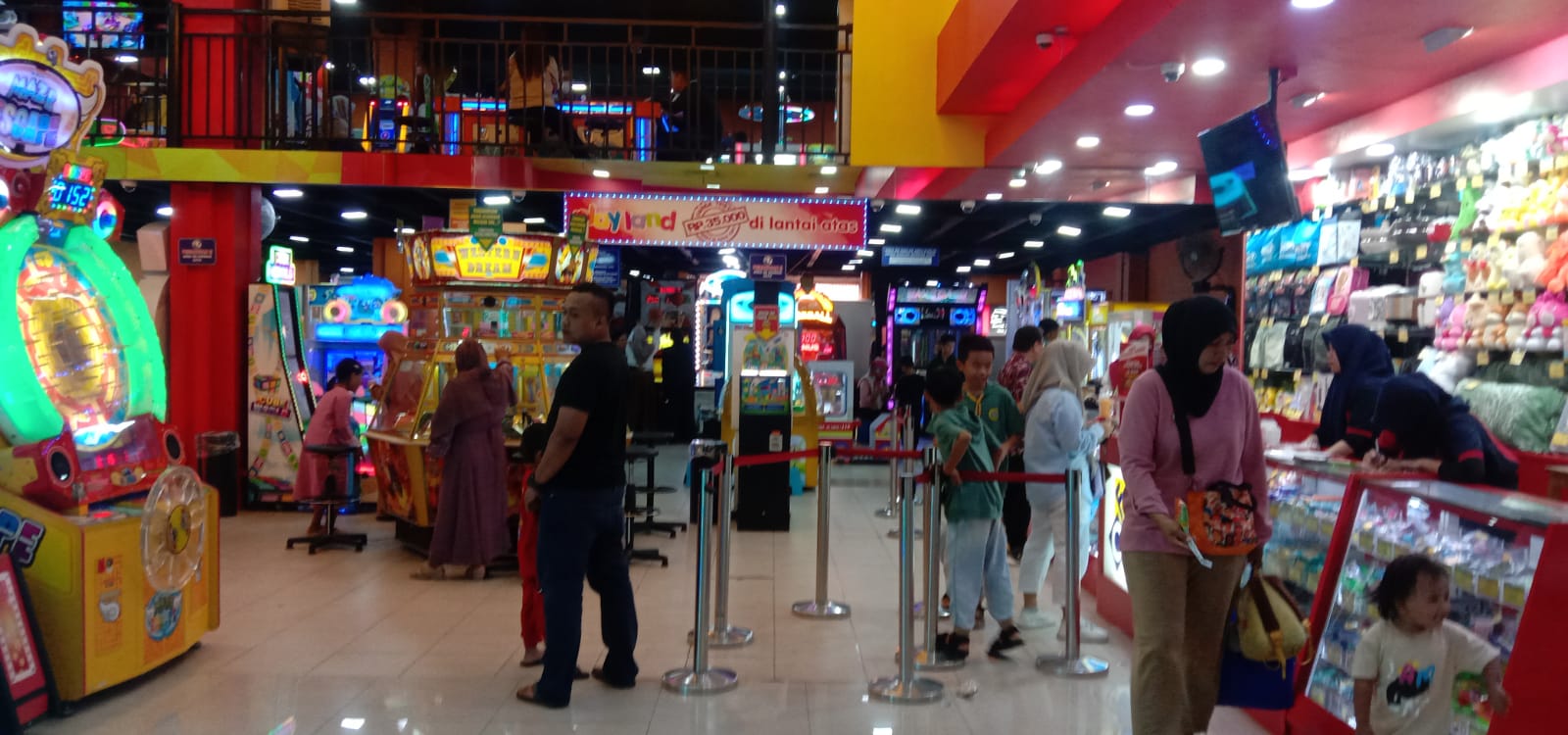 Libur Nataru, Mall di Palembang Padat Pengunjung, Bioskop Jadi Pilihan Utama