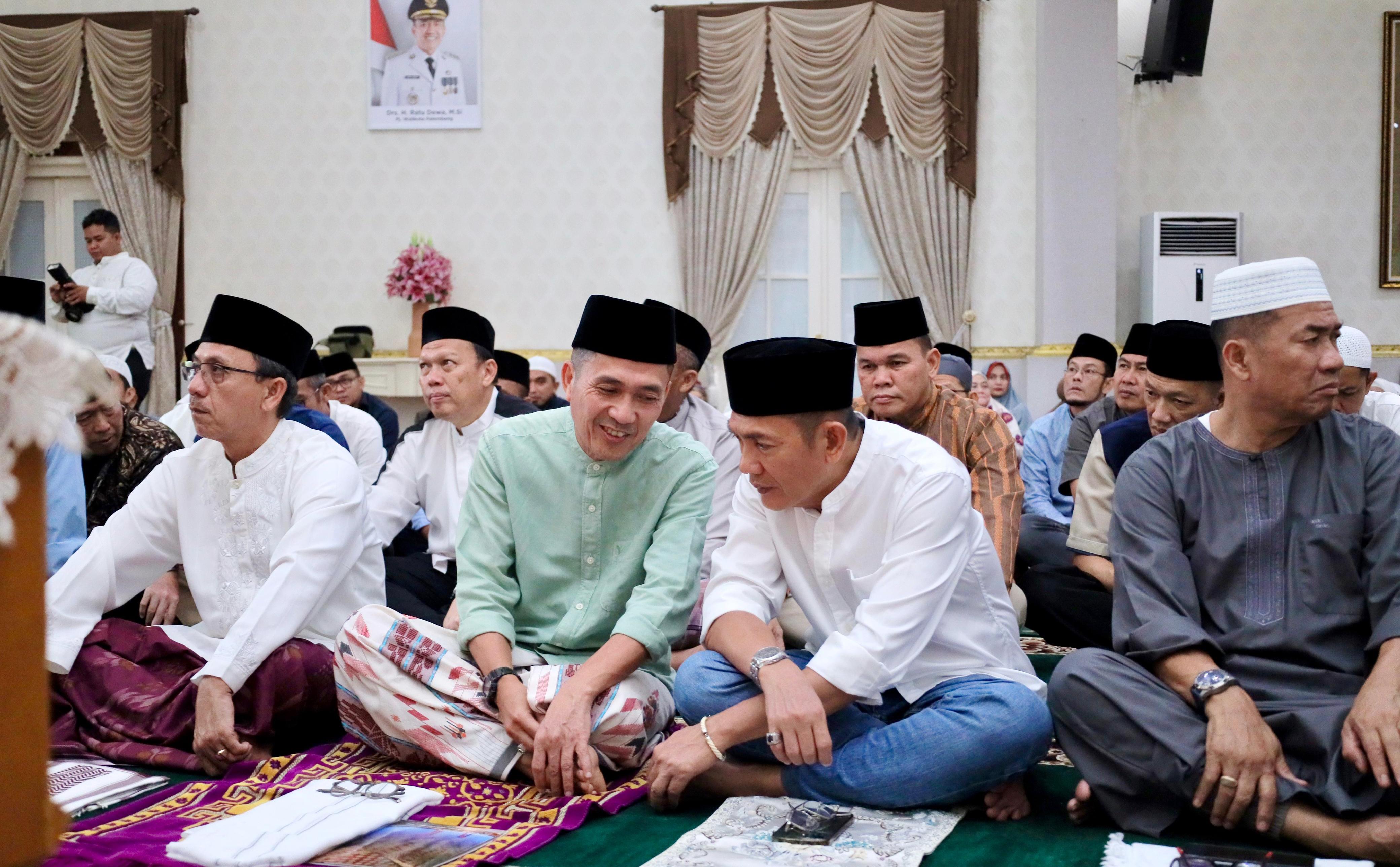 Semarak Ramadan, Pemkot Palembang Gelar Pengajian dan Salat Tarawih di Rumah Dinas Walikota