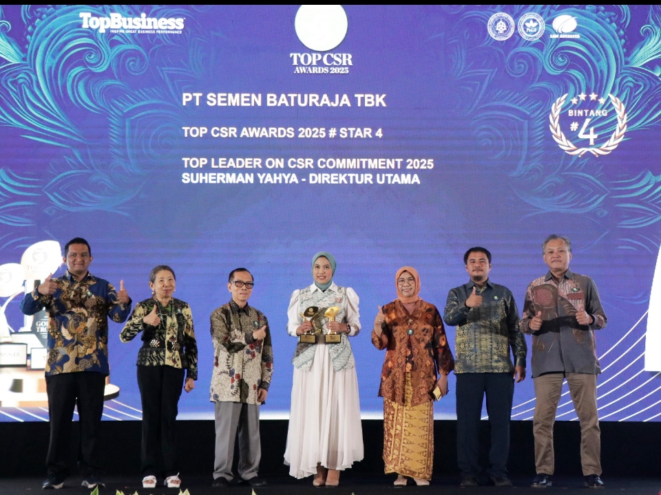 Bukti Konsistensi Berkelanjutan, Semen Baturaja Kembali Borong 2 Penghargaan Ajang TOP CSR Awards 2025