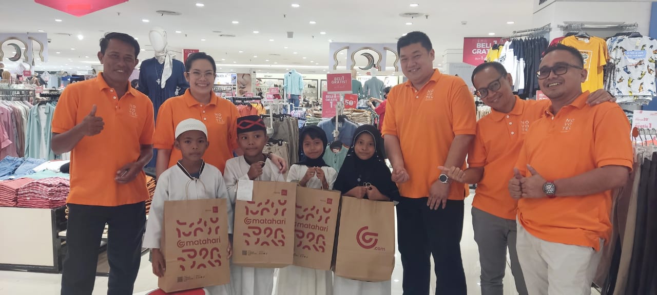 Novotel Palembang Belanja Baju Lebaran untuk Anak-anak Panti Asuhan