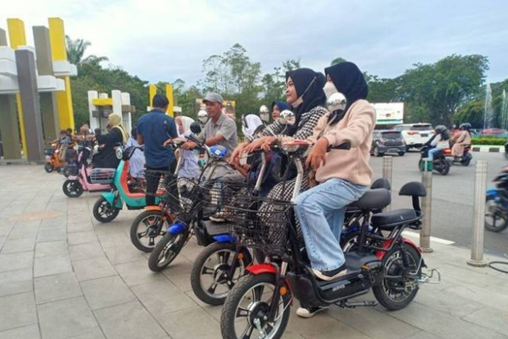 Sepintas Sama, Ternyata Ini Perbedaan Motor Listrik dan Speda Listrik, Pengguna Wajib Tau