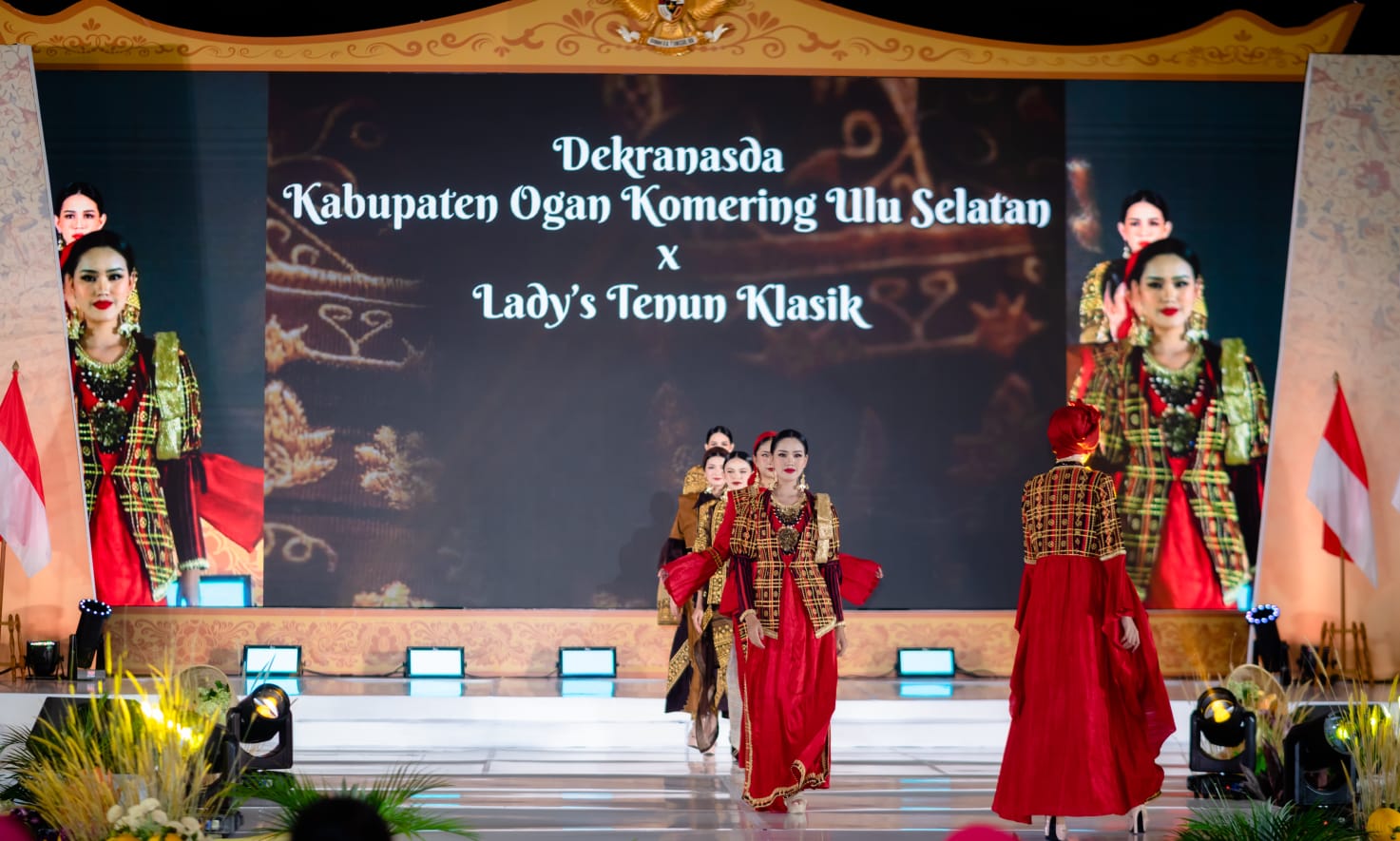 Lady's Tenun Klasik dan Dekranasda OKU Selatan Tampilkan Pesona Kain Adat Motif Kawai Kanduk dan Kayu Aro