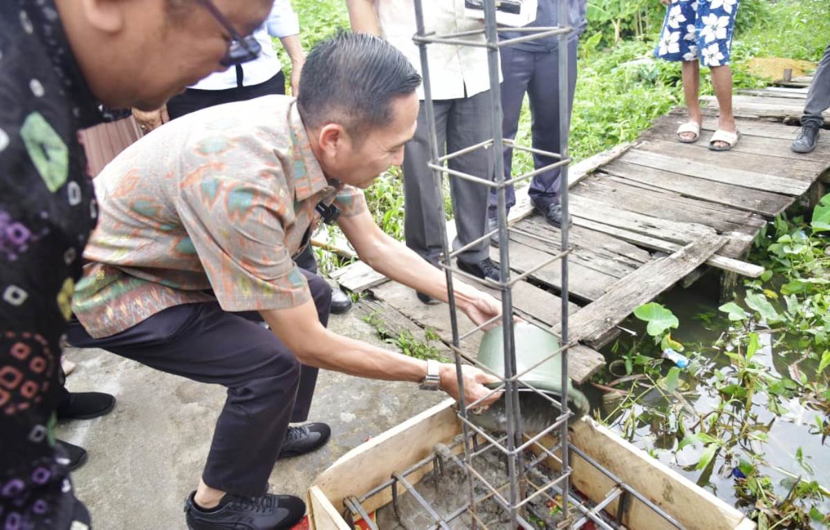 Tunaikan Janji Politik, Walikota Palembang Ratu Dewa Perbaiki Rumah Tidak Layak Huni dengan Kocek Pribadi