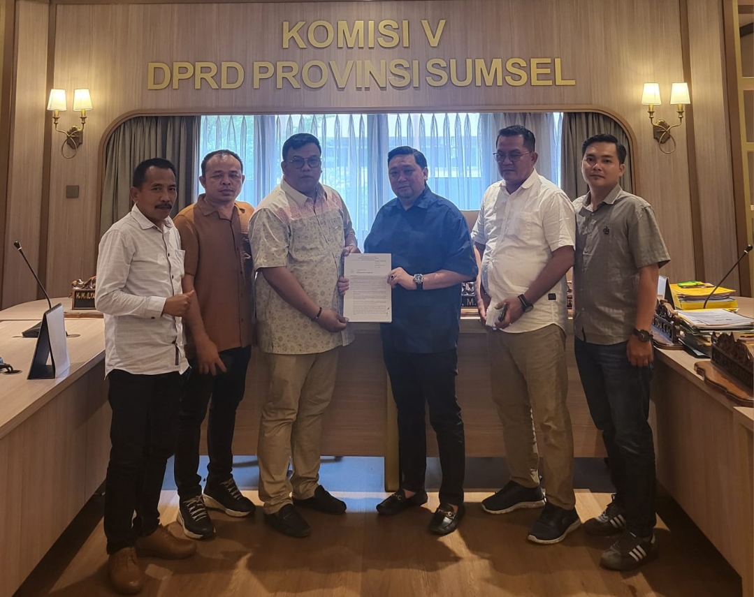 Larangan Melintas Angkutan Batu Bara, 15 Ribu Buruh Dirumahkan, Aka Cholik Darlin Datangi DPRD Sumsel