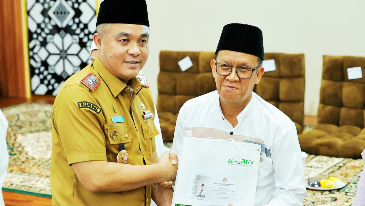 Sekda Palembang Pimpin Pelepasan Jemaah Haji PGRI, Doakan Jadi Haji Mabrur