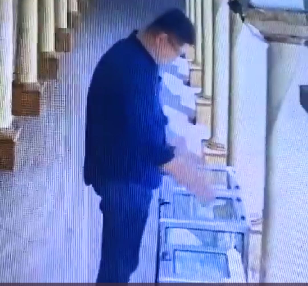 Viral Pria Tempel Stiker Barcode QRIS Palsu di Masjid, Pengurus DKM Wajib Waspada