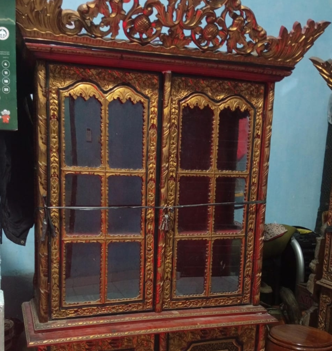 Mengenal Lebih Dekat Lemari Rek Khas Palembang, Warisan Seni Ukir yang Bernilai