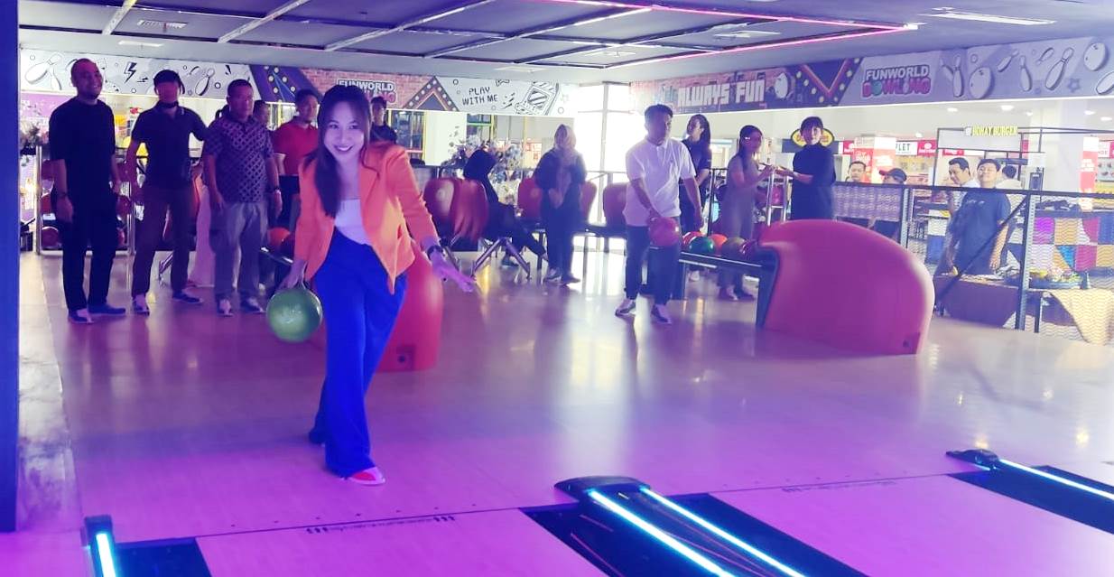 Seru, Funworld Bowling Hadir di PTC Mall, Belanja Bisa Sambil Olahraga