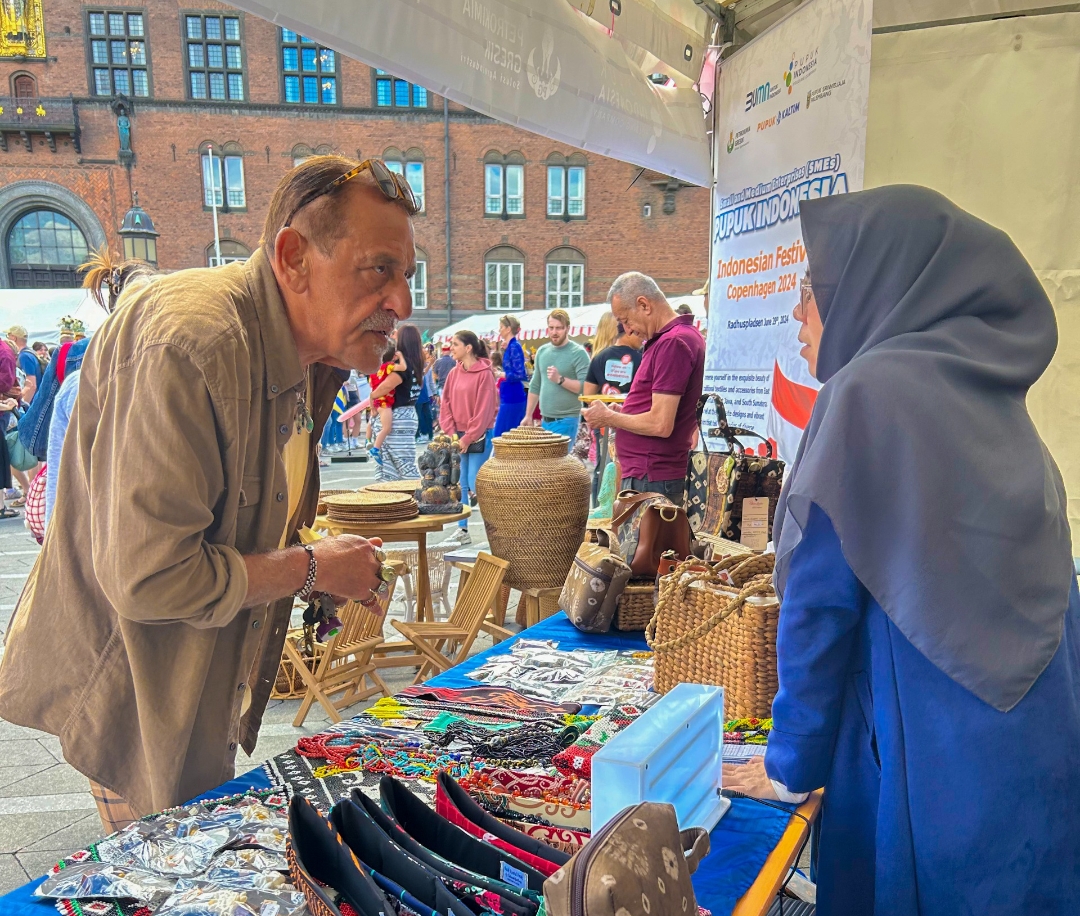 Go Global, Mitra Binaan Pusri Laris Manis di Ajang Indonesian Festival Copenhagen 2024