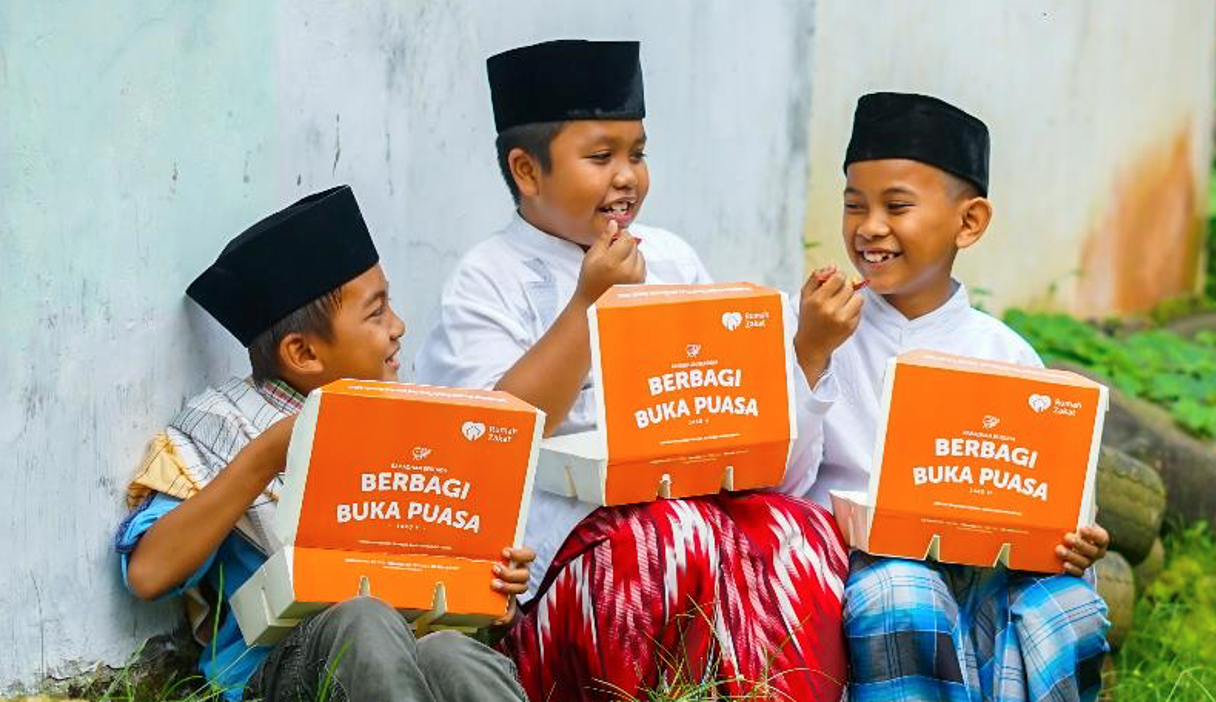 Senyum Ramadhan Bersama Rumah Zakat, Berbagi Buka Puasa Hingga Kado Lebaran Yatim