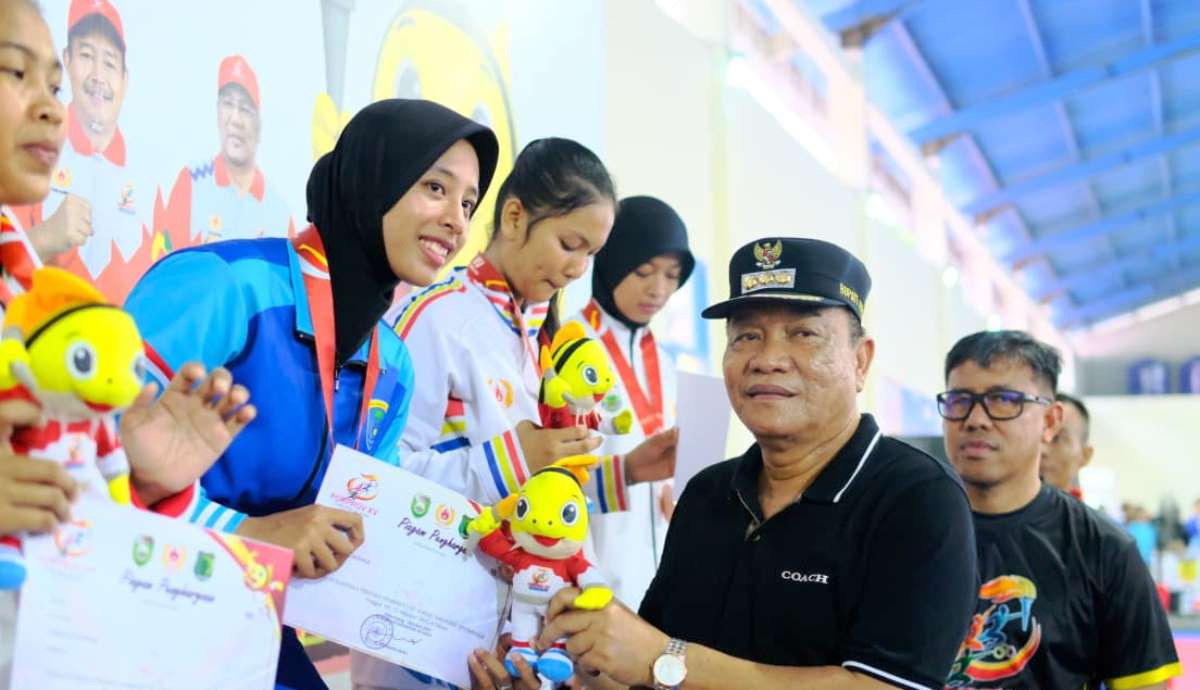 Dari Tribun Arena, Semangat Juang Atlet Muba Disulut Langsung oleh Bupati Toha