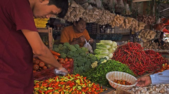 Lemahnya Daya Beli Masyarakat Harga Cabai di Pasar Palembang Turun