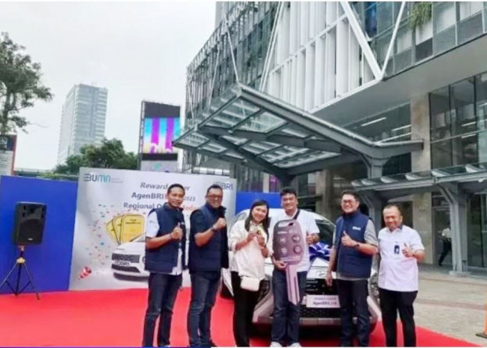 BRI Serahkan Mobil dan Logam Mulia kepada Pemenang Program Super AgenBRILink