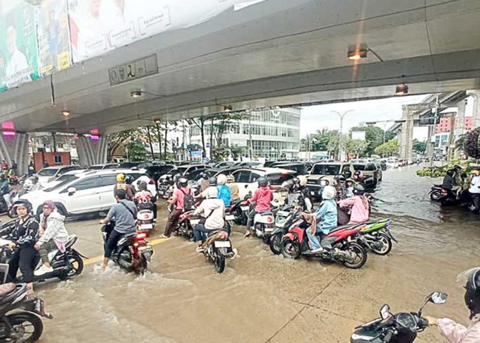 Ratu Dewa Berang, Palembang Tergenang Air dan Macet Tapi Tak Petugas di Lapangan