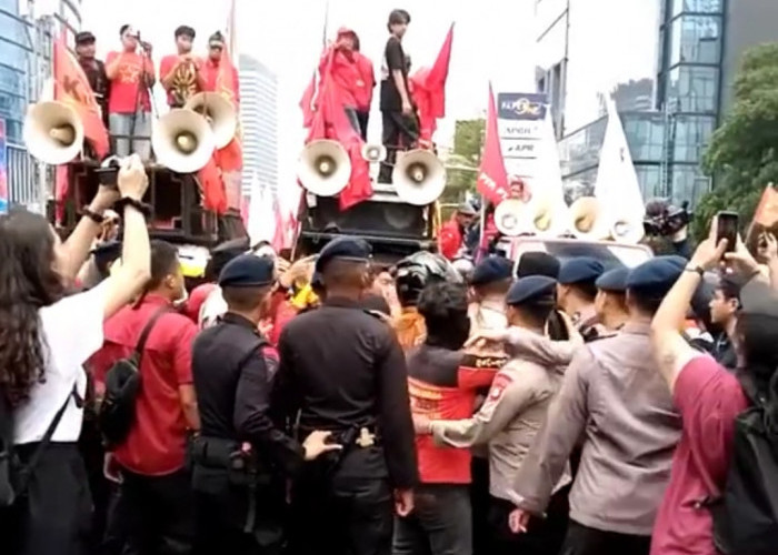 Presiden Jokowi Tak Berada di Jakarta Saat Peringatan Hari Buruh, Istana Sebut hingga Besok Presiden di NTB