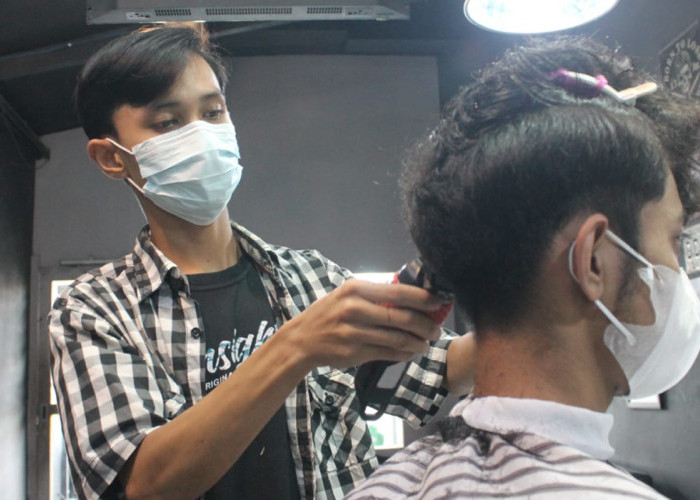 Bukan Cuma Minang Kabau, Ini 3 Suku Lain Yang Mendominasi Pekerjaan Sebagai Tukang Cukur di Indonesia