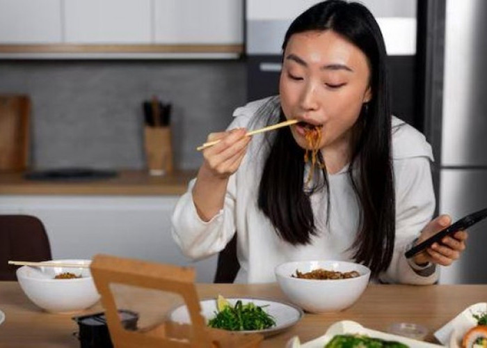 5 Kebiasaan yang Perlu Dihindari Setelah Makan, Bahaya Jika Dilakukan! Simak Apa Saja