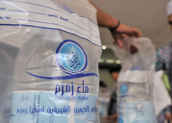Kemenhaj Tegaskan Larangan Bawa Air Zamzam di Koper, Jemaah Haji Dapat Jatah 5 Liter Per Orang saat Debarkasi