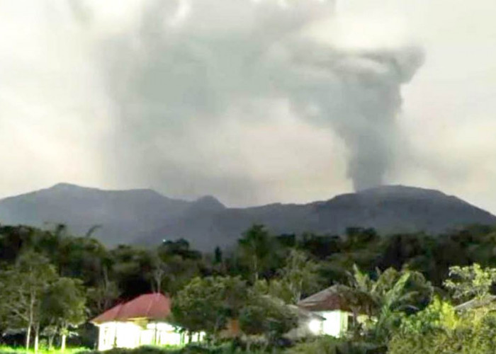 UPDATE, Erupsi Gunung Merapi Sumbar Kembali Meletus, Ada Suara Dentuman