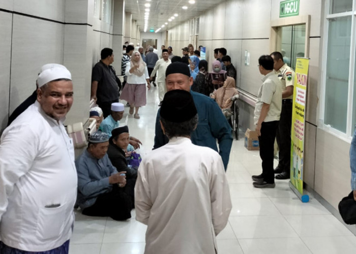 Doakan Kesembuhan Haji Halim, Ulama Palembang Datangi RSUD Siti Fatimah Azzahra