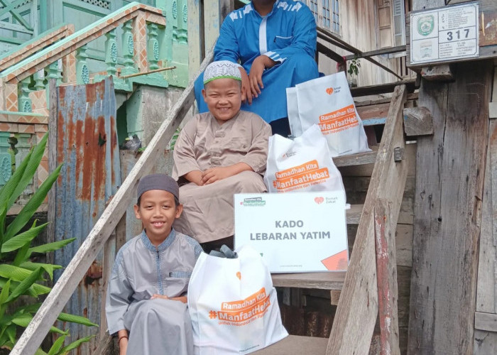 Bahagia Tegar di Hari Pertama Ramadhan mendapat Kado Lebaran Yatim dari Rumah Zakat