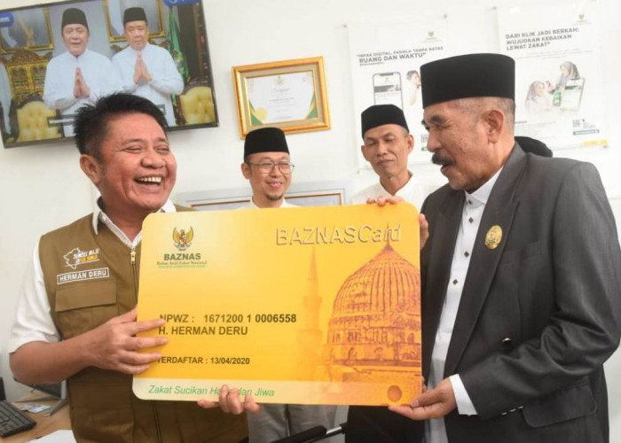 Gubernur Herman Deru Tunaikan Zakat Fitrah di Baznas Sumsel, Ajak Warga Salurkan Zakat Melalui Lembaga Resmi