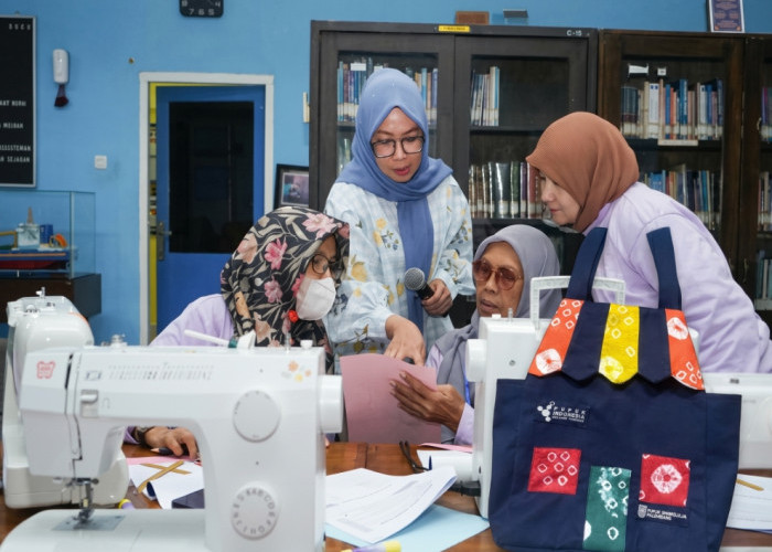 Pusri Gelar Pelatihan Keterampilan Menjahit Kampung Sehati, Wujudkan Ekonomi Sirkular Warga Sekitar