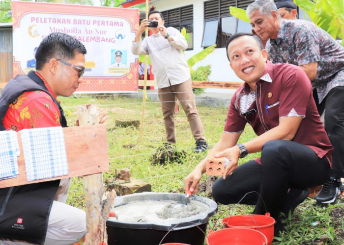 Amri Kirim 140 Sak Semen Bangun Mushola SDN 236 Palembang, Juga Bantuan Multimedia