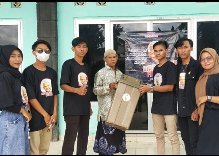 Anak Muda Ikut Bersih Lingkungan Ganjar Milenial Center