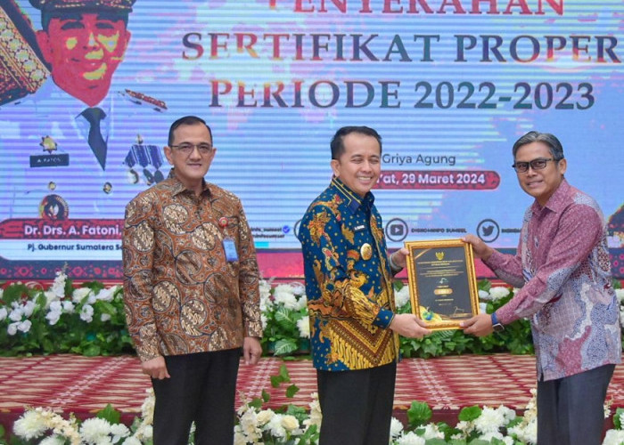 Pusri Terima Sertifikat Proper Periode 2022-2023 dari Pj Gubernur Sumsel