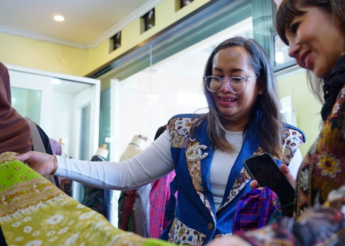 Bersama PIKA-PI, 6 UMKM Binaan Pusri Siap Tampil di Ajang internasional Jakarta Fashion Week, Ini Biodatanya