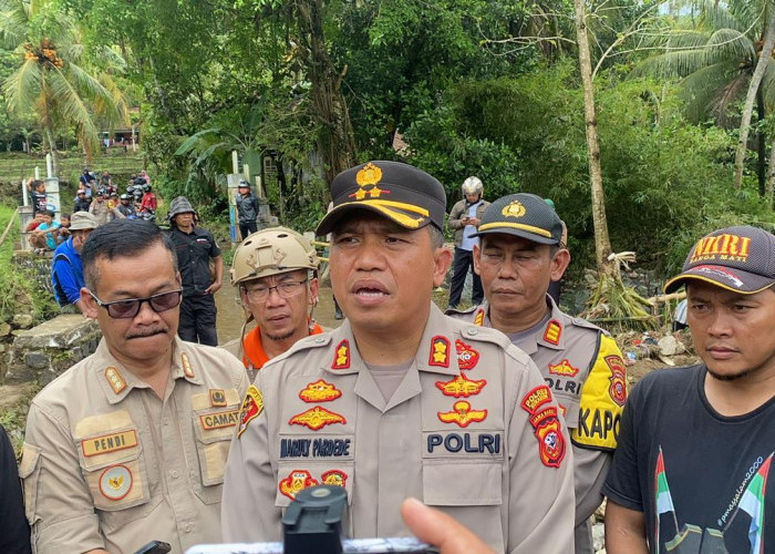 Kapolres Sukabumi Cek Wilayah Terdampak Banjir, Minta Akses Jalan Segera Diperbaiki