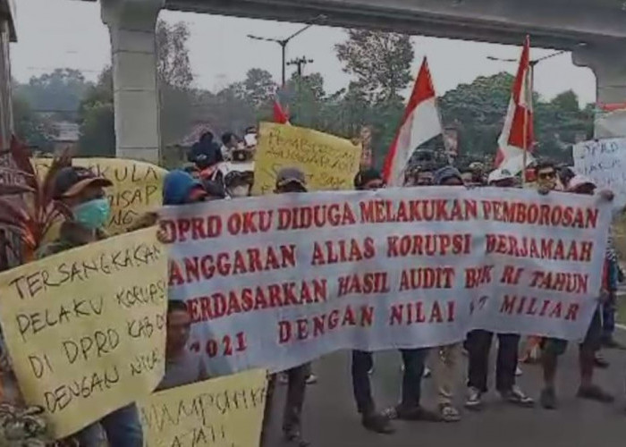 Ratusan Warga OKU Demo di Kejati Sumsel, Minta Usut Kasus Tunjangan Perumahan Anggota DPRD 