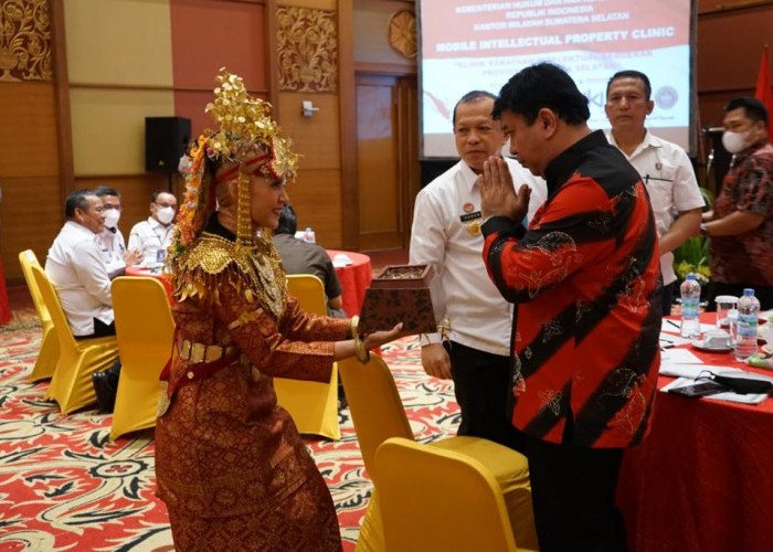 Staff Khusus Menkumham Ajak Masyarakat Manfaatkan Pelayanan Mobile IP Clinic Kemenkumham Sumsel